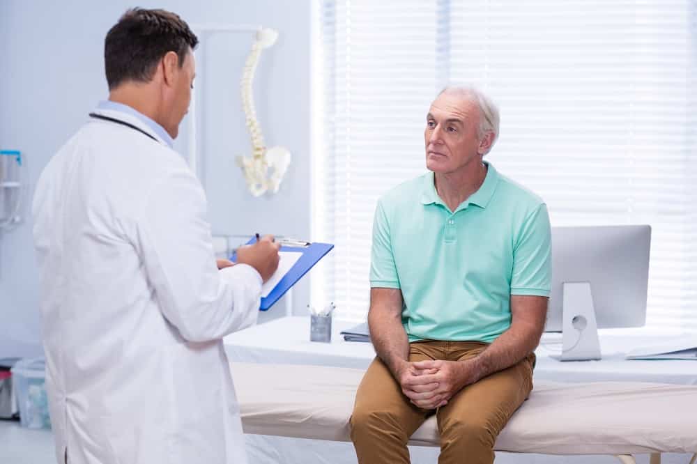 Como é o pós-operatório de uma cirurgia de cálculo renal?